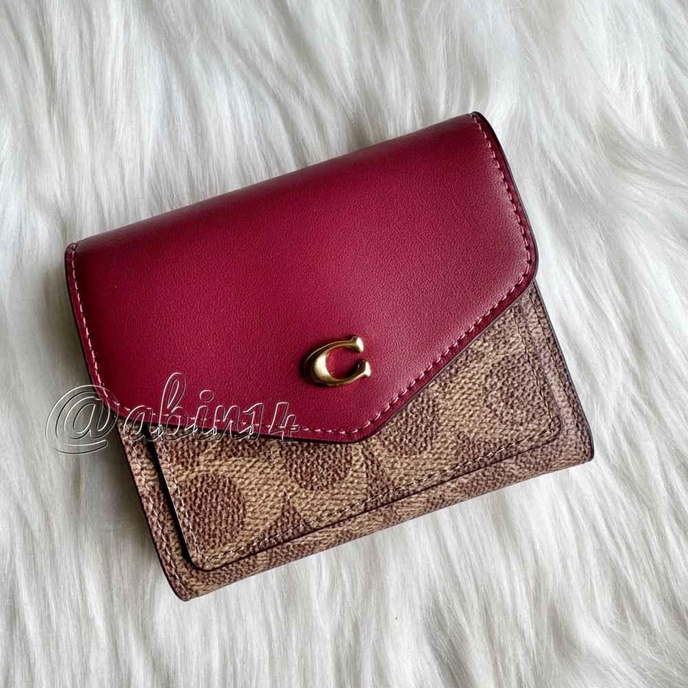 NWT Coach Wyn Colorblock Wallet in Signature Canvas Leather